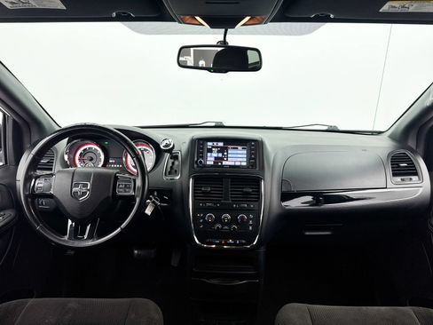 Used 2017 Dodge Grand Caravan SE FWD image 16