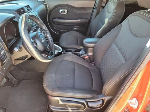 Used 2016 Kia Soul + image 14