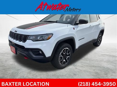 Used 2025 Jeep Compass Trailhawk AWD/4WD image 1