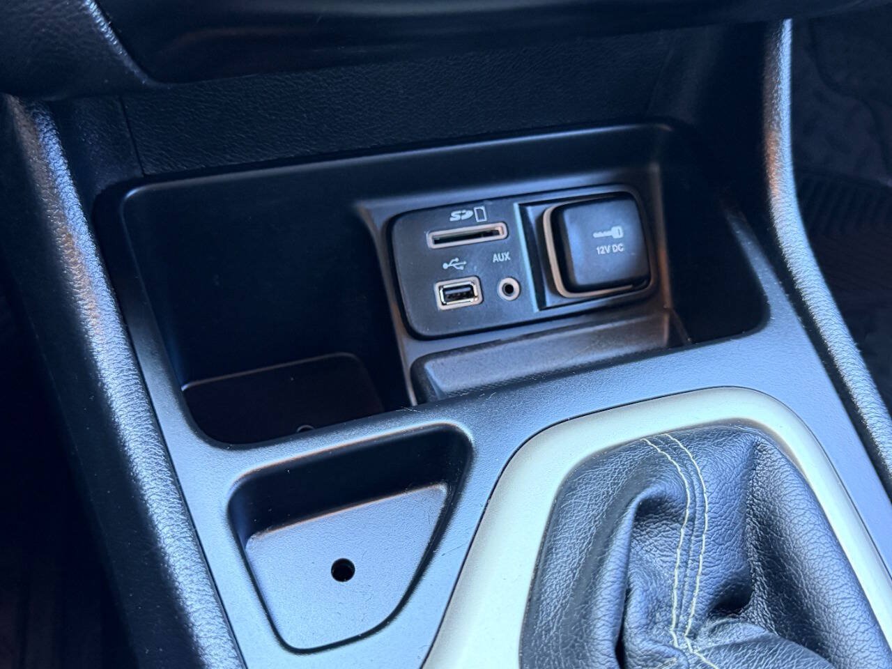 Used 2017 Jeep Cherokee Sport w/ Cold Weather Group FWD image 36