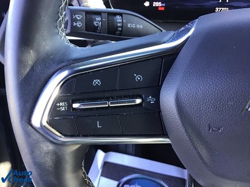 Used 2024 Chevrolet Traverse LT image 34