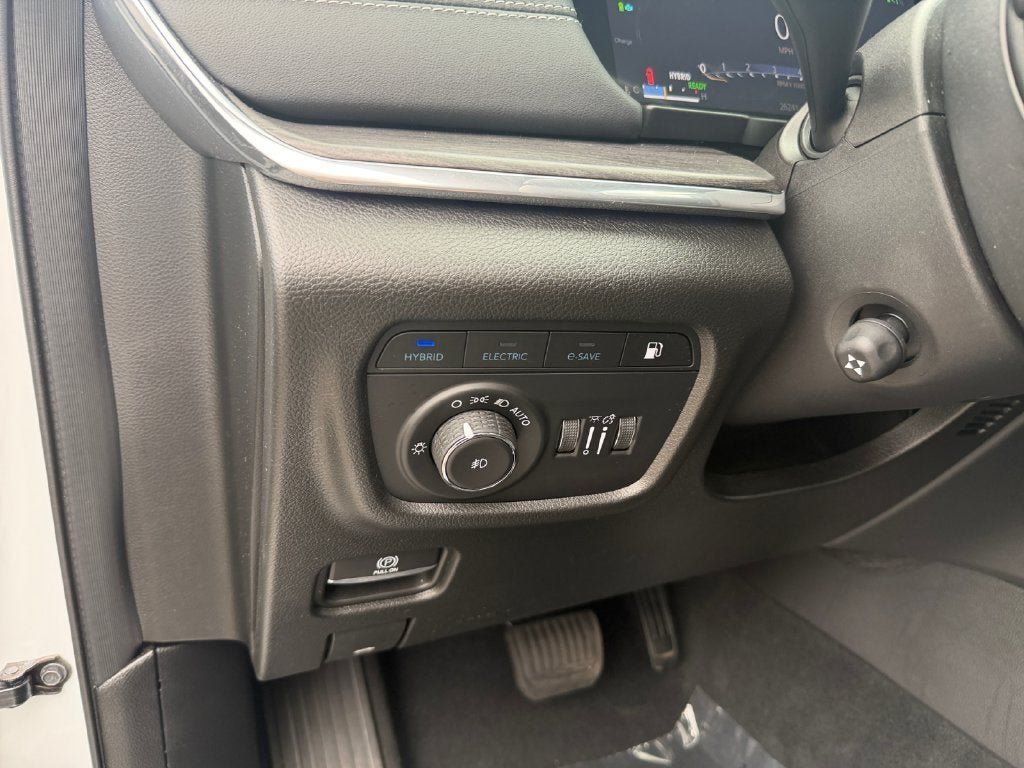 Used 2023 Jeep Grand Cherokee Overland AWD/4WD image 20
