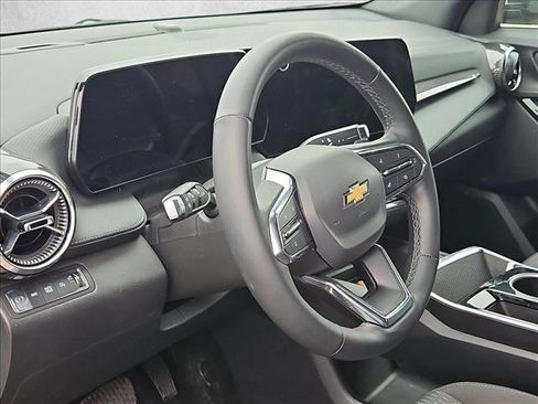 Used 2025 Chevrolet Equinox LT image 9