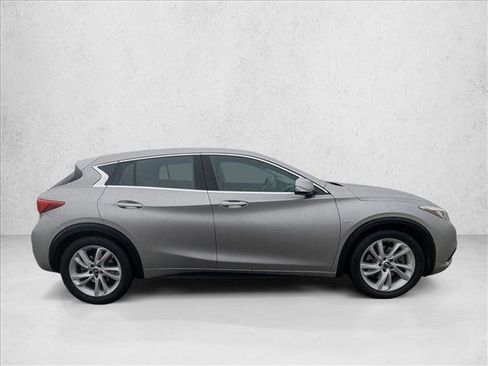Used 2018 INFINITI QX30 image 4