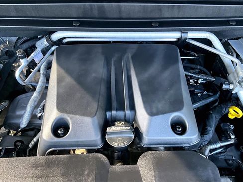 Used 2024 Chevrolet Colorado ZR2 w/ ZR2 Convenience Package III AWD/4WD image 31