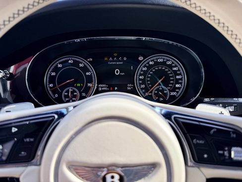 Used 2019 Bentley Bentayga image 18