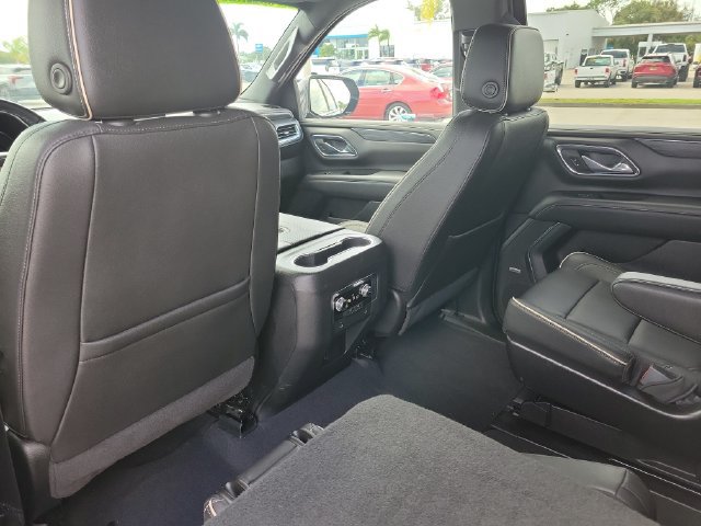 Used 2023 GMC Yukon SLT AWD/4WD image 12