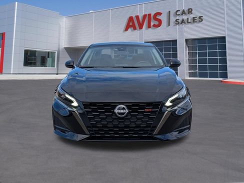 Used 2025 Nissan Altima 2.5 SR FWD image 2