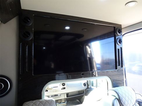 Used 2023 Mercedes-Benz Sprinter 3500 image 25