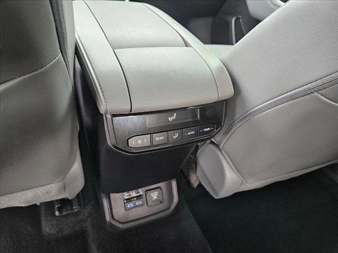 Used 2022 Toyota Highlander Limited image 18