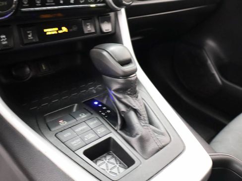 Used 2021 Toyota RAV4 XLE w/ Convenience Package AWD/4WD image 9