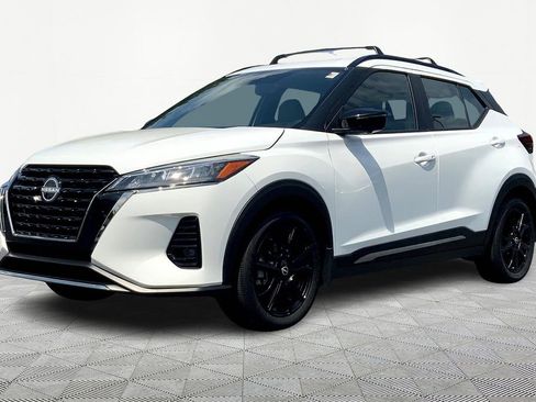 Used 2024 Nissan Kicks SR w/ SR Premium Package image 3
