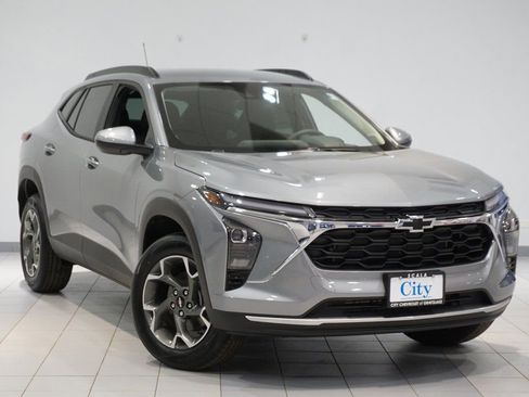 New 2026 Chevrolet Trax LT image 2