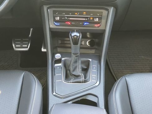 Used 2023 Volkswagen Tiguan SE R-Line image 17