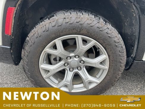 Used 2022 Jeep Wagoneer Series II RWD image 25