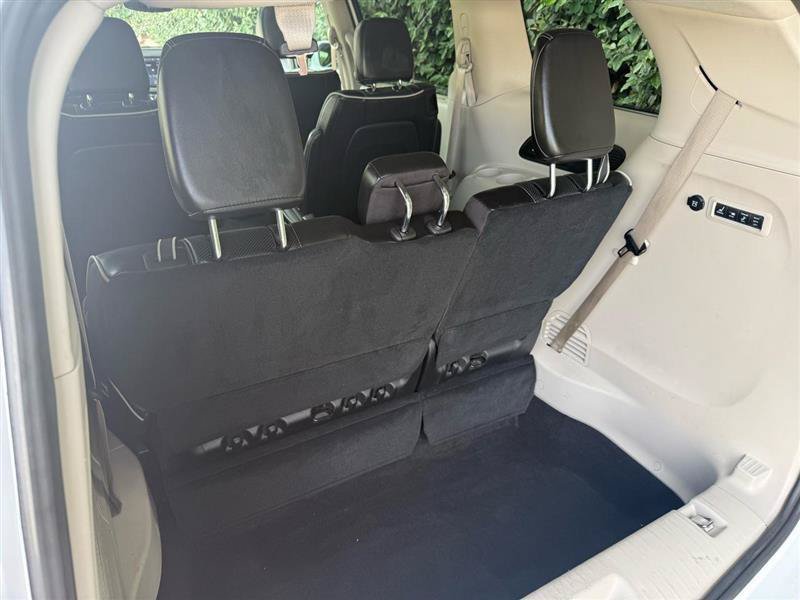 Used 2022 Chrysler Pacifica Limited FWD image 17