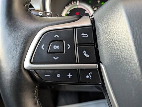 Used 2025 Toyota Highlander XLE AWD/4WD image 21