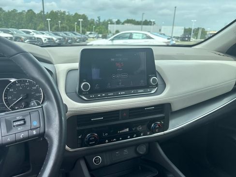 Used 2023 Nissan Rogue SV w/ SV Premium B Package FWD image 17