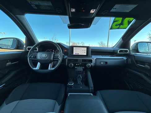 Used 2025 Toyota Tacoma TRD Off-Road image 9