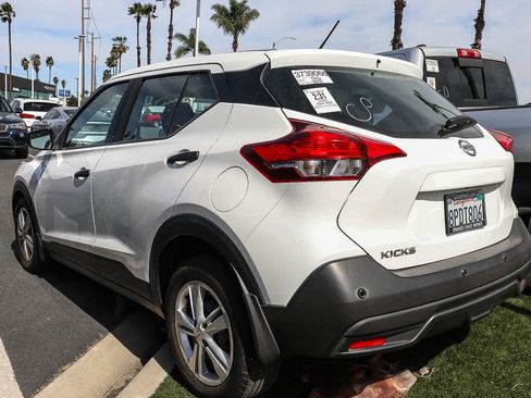 Used 2020 Nissan Kicks S image 5