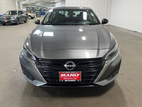 Used 2024 Nissan Altima 2.5 SV FWD image 8