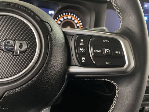 Used 2025 Jeep Wrangler Sahara AWD/4WD image 21
