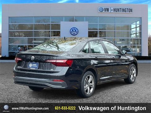 Certified 2022 Volkswagen Jetta SE image 5