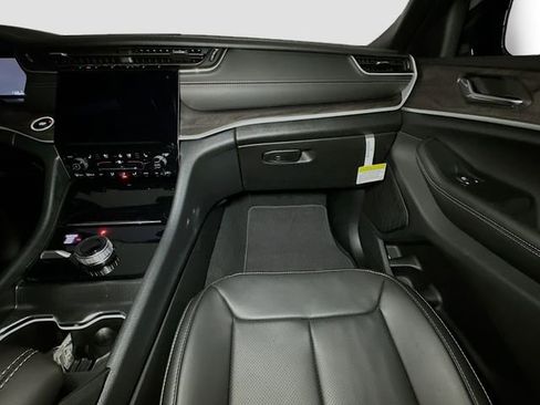 New 2025 Jeep Grand Cherokee L Limited w/ Luxury Tech Group II image 26