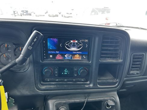 Used 2005 GMC Sierra 2500 SLT w/ Heavy-Duty Power Package image 15