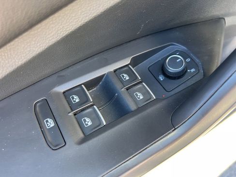 Used 2024 Volkswagen Jetta SE image 10