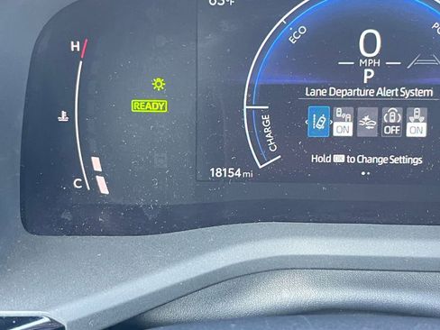 Used 2025 Toyota Camry LE image 39