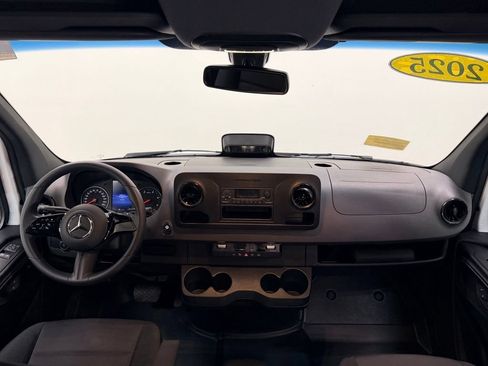 Used 2025 Mercedes-Benz Sprinter 2500 image 15