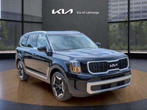 Used 2024 Kia Telluride EX w/ EX Captain's Chair Package image 3