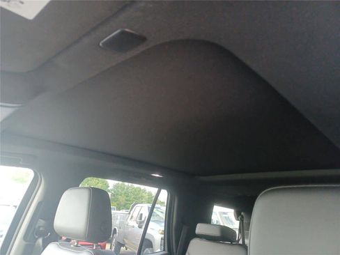 Used 2022 Chevrolet Tahoe Z71 w/ Z71 Off-Road Package image 17