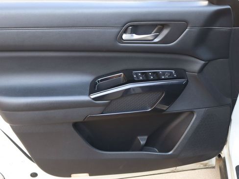 Used 2022 Nissan Pathfinder SV FWD image 21