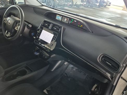 Used 2020 Toyota Prius LE FWD image 22