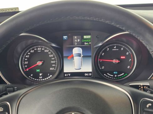 Used 2019 Mercedes-Benz GLC 350e 4MATIC image 24