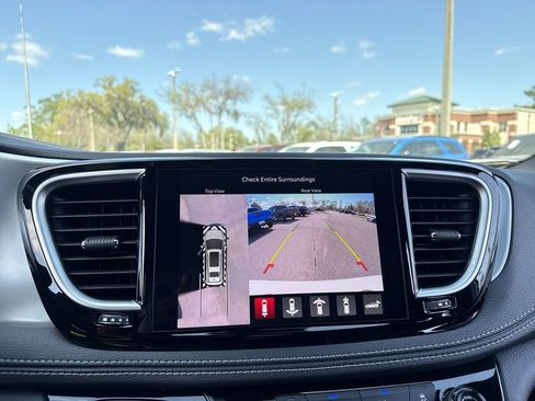 New 2026 Chrysler Pacifica Limited w/ Trailer Tow Group FWD image 24