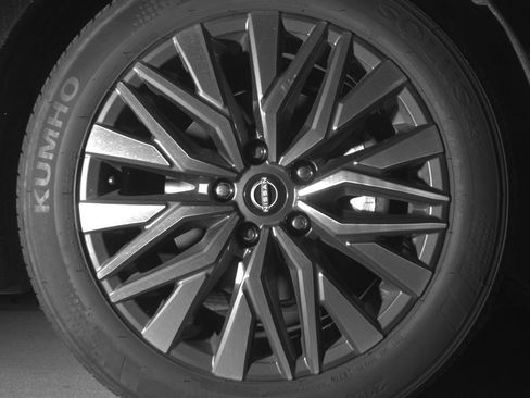 Used 2025 Nissan Altima 2.5 SV FWD image 13