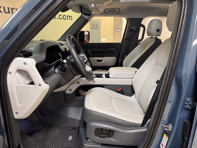 Used 2025 Land Rover Defender 110 S AWD/4WD image 8