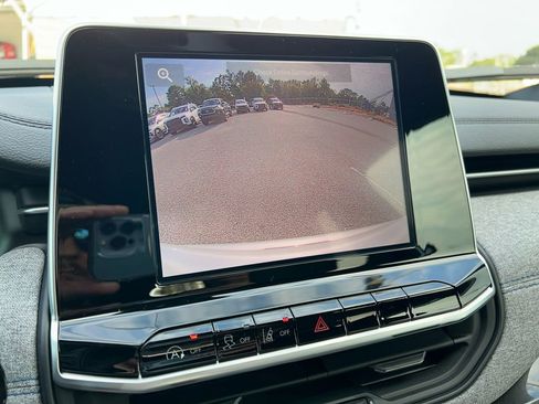 New 2025 Jeep Compass Latitude image 5