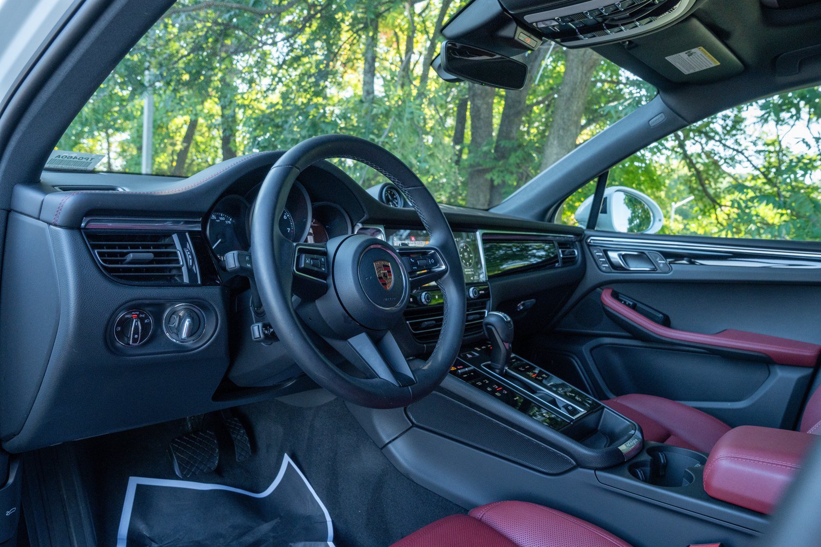 Certified 2026 Porsche Macan AWD/4WD image 43