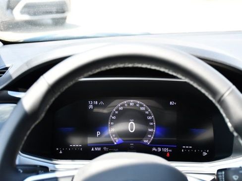 New 2025 Volkswagen Taos SE image 25