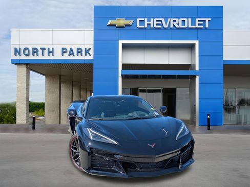 Used 2025 Chevrolet Corvette Z06 image 1