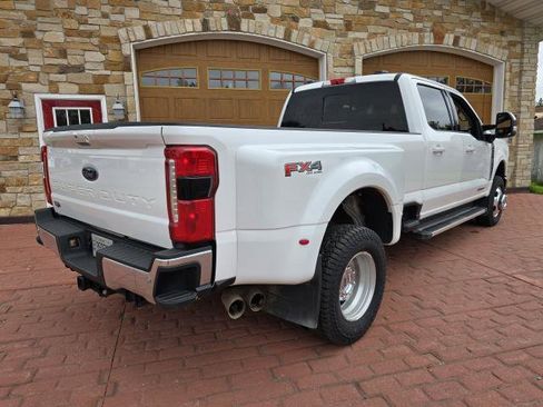 Used 2023 Ford F350 Lariat image 3