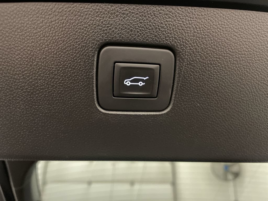 Used 2025 Buick Envista Sport Touring w/ Experience Buick Package FWD image 28