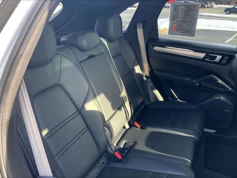 Used 2022 Porsche Cayenne Platinum Edition image 18