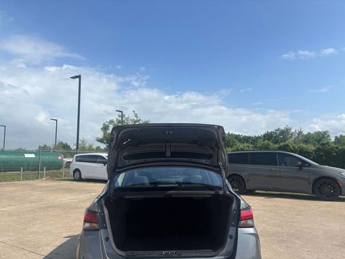 Used 2025 Nissan Versa SV image 29