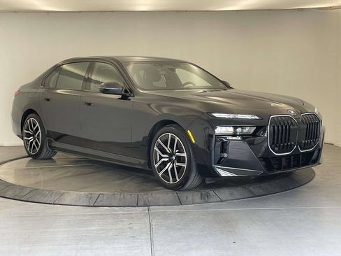 Used 2025 BMW i7 xDrive60 w/ Executive Package AWD/4WD image 7