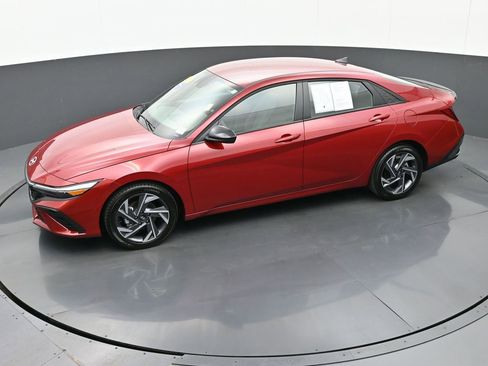 Certified 2025 Hyundai Elantra Sport image 35